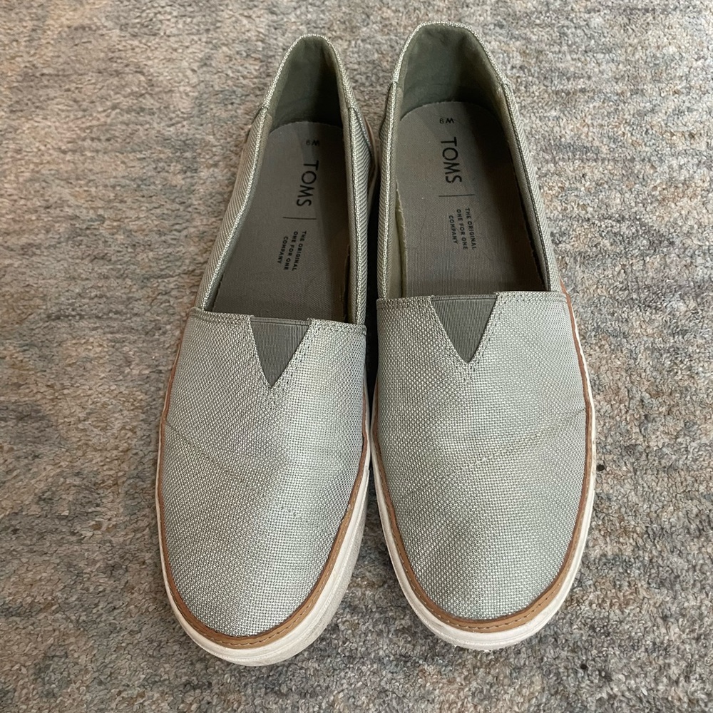 TOME sneakers - sage green with a little metallic - size 9